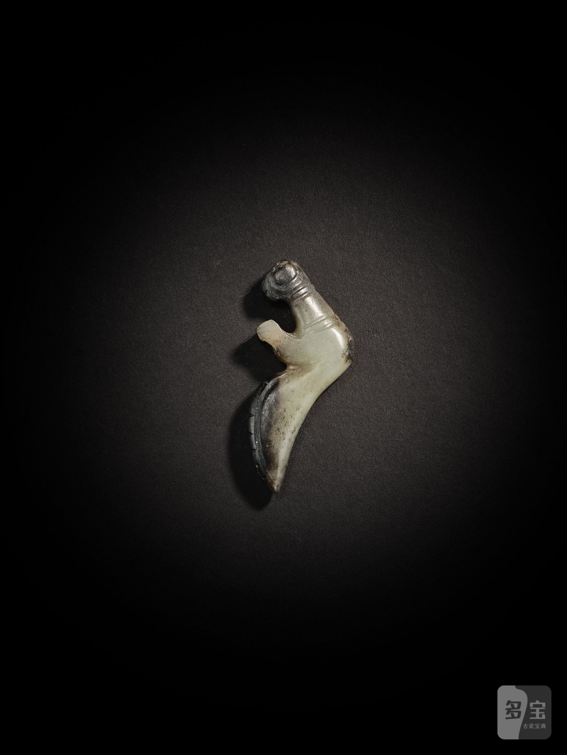 新石器時代或更晚　玉螳螂 | A SMALL JADE 'MANTIS' CARVING - 图2